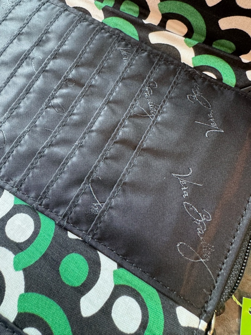 NWT Vera Bradley Green Black and White Quilted Imperial Rose Wristlet - Picture 6 of 7
